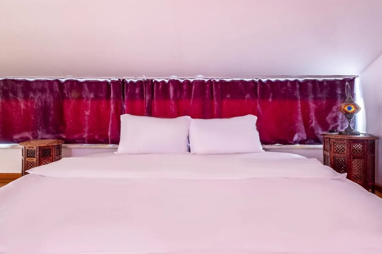 Ferienwohnung Authentic Flat With Excellent Location In Beyoglu Istanbul